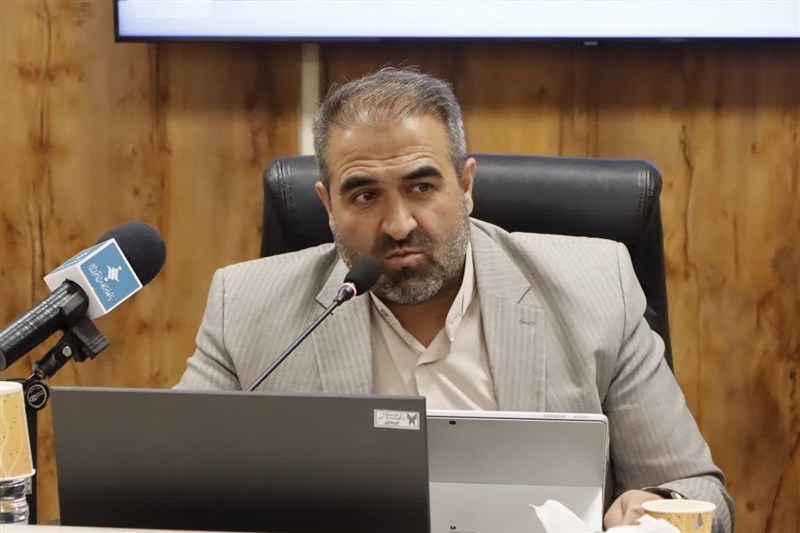 هنرمندان دریچه هنر را به روی معارف والای انسانی و اسلامی بگشایند