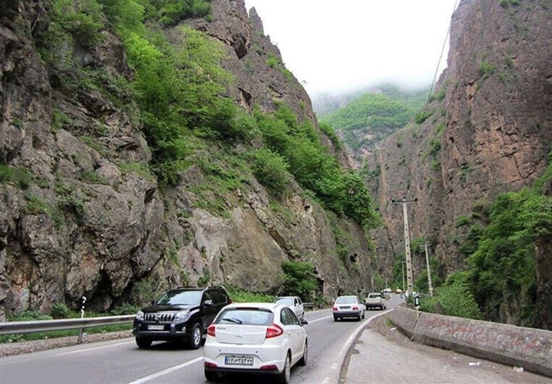 ترافیک سنگین در جاده‌های شمال/بارش باران در محورهای 6 استان